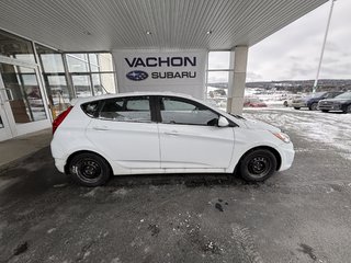 2016  Accent 5dr HB Auto SE in Saint-Georges, Quebec - 3 - w320h240px