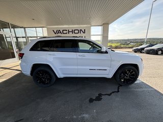 2020  Grand Cherokee Altitude 4x4 in Saint-Georges, Quebec - 3 - w320h240px