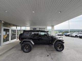 2016 Jeep WRANGLER UNLIMITED 4WD 4dr 75th Anniversary in Saint-Georges, Quebec - 2 - w320h240px