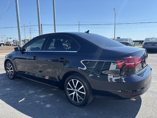 2016 Volkswagen Jetta Sedan 4dr Auto 1.8T Sport PZEV in Saint-Georges, Quebec - 4 - w320h240px