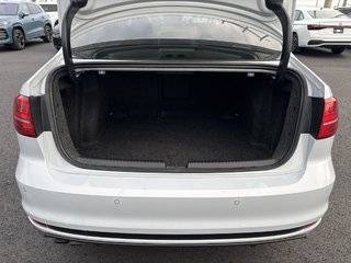 Volkswagen Jetta Sedan 4dr 2.0 TSI Man GLI Autobahn 2017 à Saint-Georges, Québec - 4 - w320h240px