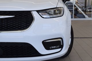 2025 Chrysler Pacifica SELECT+CUIR+CAPITAINE+LED in Laval, Quebec - 2 - w320h240px