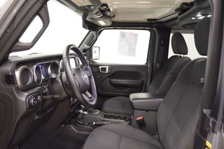 2023 Jeep Wrangler Willys+4X4+NAV+AUTO+V6+MAG NOIR in Laval, Quebec - 5 - w320h240px