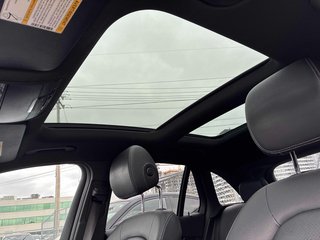 Mercedes-Benz GLC 300+NIGHT PACK+PREMIUM 2019 à Laval, Québec - 2 - w320h240px
