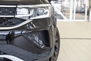 Volkswagen Taos HIGHLINE+ROUE NOIR+TOIT PANO 2024 à Laval, Québec - 3 - w320h240px