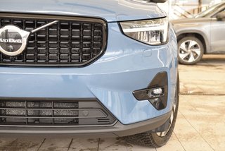 2023 Volvo XC40 Plus Dark Theme+HARMAN+AWD in Laval, Quebec - 4 - w320h240px