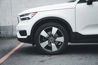 2021 Volvo XC40 T5 AWD Momentum