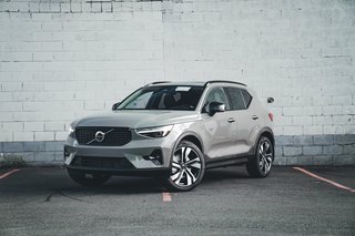 2025 Volvo XC40 B5 AWD Ultra Dark Theme 4 Cylinder Engine 2.0L All Wheel Drive