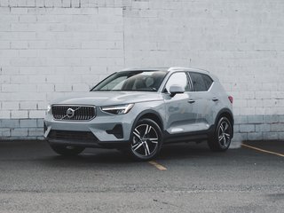 2025 Volvo XC40 B5 AWD Core Bright Theme 4 Cylinder Engine 2.0L All Wheel Drive