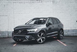 2025 Volvo XC60 B5 AWD Ultra Dark Theme 4 Cylinder Engine 2.0L All Wheel Drive