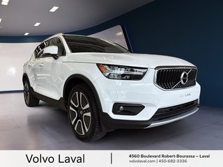 Volvo XC40 Momentum 2020 à Laval, Québec - 2 - w320h240px
