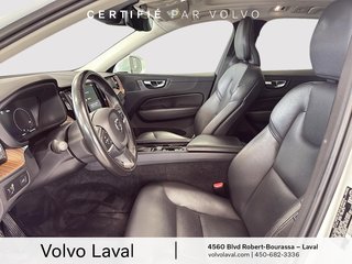 Volvo XC60 Momentum Moteur à 4 cylindres 2.0L/120CI 4 roues motrices 2021