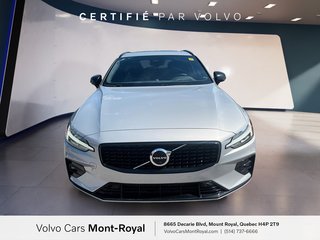 Volvo V60 Ultimate Dark Theme B6 Moteur à 4 cylindres 2.0l 4 roues motrices 2023