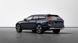 2025 Volvo V90 Cross Country PLUS in Laval, Quebec - 2 - w320h240px