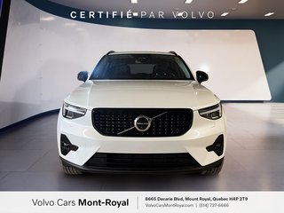 Volvo XC40 Plus Dark Theme Moteur à 4 cylindres 2.0l 4 roues motrices 2024