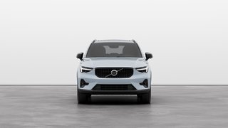 2025 Volvo XC40 PLUS VERSION FONCÉE 4 cyl. en ligne turbo de 2 L à injection directe -comprend : générateur-démarreur intégré Traction intégrale