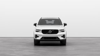 2025 Volvo XC40 ULTRA VERSION FONCÉE 4 cyl. en ligne turbo de 2 L à injection directe -comprend : générateur-démarreur intégré Traction intégrale