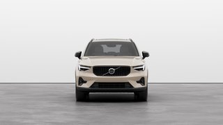 2025 Volvo XC40 PLUS VERSION FONCÉE 4 cyl. en ligne turbo de 2 L à injection directe -comprend : générateur-démarreur intégré Traction intégrale