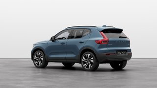 2025 Volvo XC40 PLUS VERSION FONCÉE 4 cyl. en ligne turbo de 2 L à injection directe -comprend : générateur-démarreur intégré Traction intégrale