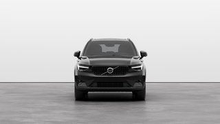 Volvo XC40 PLUS VERSION FONCÉE 4 cyl. en ligne turbo de 2 L à injection directe -comprend : générateur-démarreur intégré Traction intégrale 2025