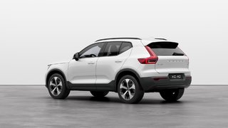 2025 Volvo XC40 PLUS VERSION FONCÉE 4 cyl. en ligne turbo de 2 L à injection directe -comprend : générateur-démarreur intégré Traction intégrale