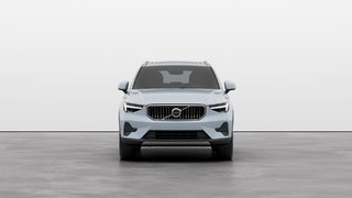Volvo XC40 CORE VERSION LUSTRÉE 4 cyl. en ligne turbo de 2 L à injection directe -comprend : générateur-démarreur intégré 4 roues motrices 2025