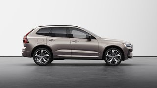 2025 Volvo XC60 HYBRIDE RECHARGEABLE ULTRA VERSION FONCÉE in Laval, Quebec - 5 - w320h240px