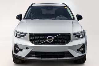 Volvo XC40 B5 AWD Plus Dark Theme Moteur à 4 cylindres 2.0l 4 roues motrices 2025