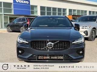 Volvo V60 Ultimate Dark Theme Moteur à 4 cylindres 2.0l 4 roues motrices 2023