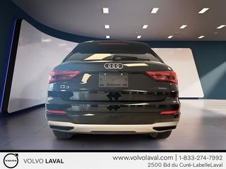 2022  Q3 45 2.0T Komfort quattro 8sp Tiptronic in Laval, Quebec - 4 - w320h240px