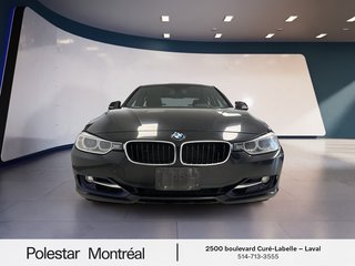 BMW 328i XDrive Sedan Sport Line Moteur à 4 cylindres 2.0L/122CI 4 roues motrices 2013