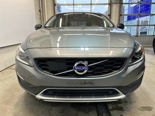 2017  V60 Cross Country T5 AWD Premier in Laval, Quebec - 6 - w320h240px