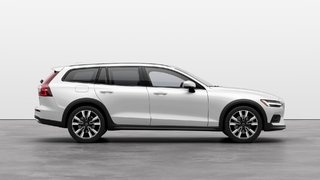 2026 Volvo V60 Cross Country Ultra in Laval, Quebec - 5 - w320h240px