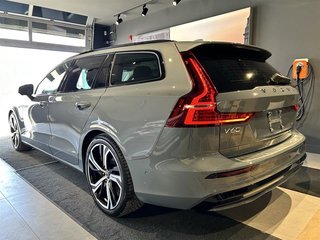 Volvo V60 B6 AWD Ultimate - Dark Moteur à 4 cylindres 2.0l 4 roues motrices 2023