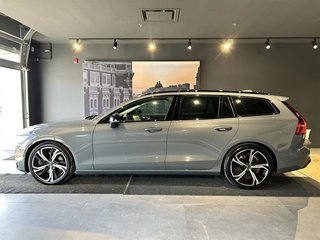 Volvo V60 B6 AWD Ultimate - Dark Moteur à 4 cylindres 2.0l 4 roues motrices 2023
