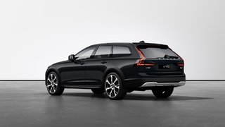 2026 Volvo V90 Cross Country Ultra in Laval, Quebec - 2 - w320h240px