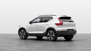 2025 Volvo XC40 Plus Dark Theme in Laval, Quebec - 2 - w320h240px