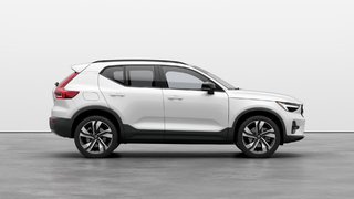 2025 Volvo XC40 Plus Dark Theme in Laval, Quebec - 5 - w320h240px