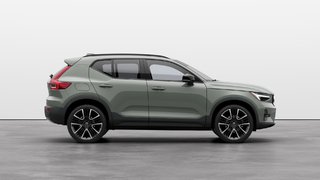 2025 Volvo XC40 Plus Dark Theme in Laval, Quebec - 5 - w320h240px
