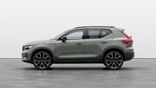 2025 Volvo XC40 Plus Dark Theme in Laval, Quebec - 6 - w320h240px