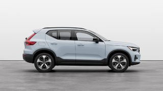 2025 Volvo XC40 Plus Dark Theme in Laval, Quebec - 5 - w320h240px