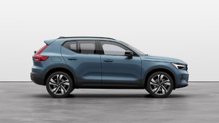 2025 Volvo XC40 Plus Dark Theme in Laval, Quebec - 5 - w320h240px