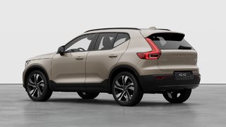 2026 Volvo XC40 Plus Dark Theme in Laval, Quebec - 2 - w320h240px