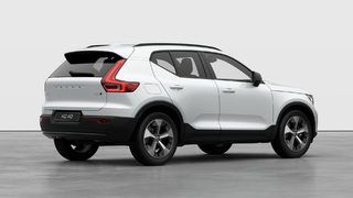 2026 Volvo XC40 Plus Dark Theme in Brossard, Quebec - 4 - w320h240px