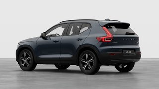 Volvo XC40 Core Dark Theme 2026 à Brossard, Québec - 2 - w320h240px
