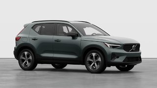 Volvo XC40 Plus Dark Theme 2026 à Laval, Québec - 3 - w320h240px