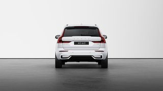 2025 Volvo XC60 Plug-In Hybrid Ultra Dark Theme in Brossard, Quebec - 4 - w320h240px