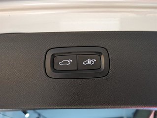 XC90 T6 AWD Momentum (7-Seat) 2020 à Laval, Québec - 6 - w320h240px