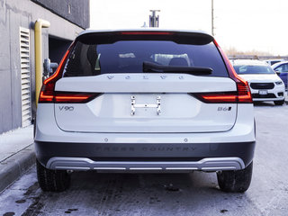 2022 Volvo V90 Cross Country B6 in Ajax, Ontario at Volvo Cars Lakeridge - 6 - w320h240px