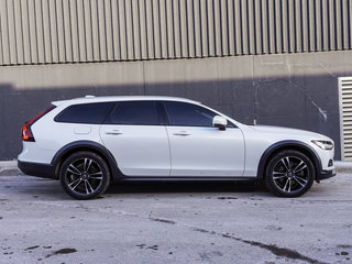 2022 Volvo V90 Cross Country B6 in Ajax, Ontario at Volvo Cars Lakeridge - 4 - w320h240px